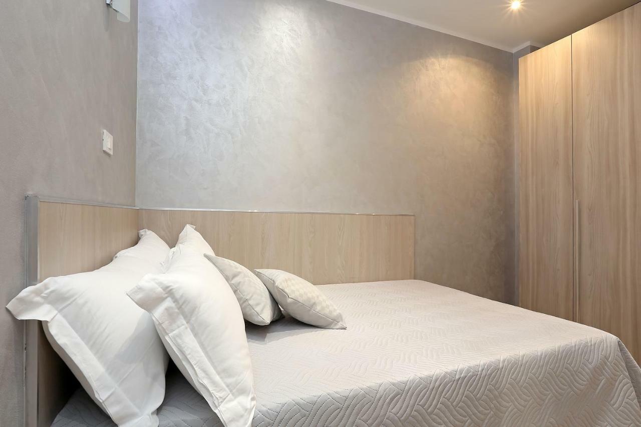 AdoraSuite 2 Roma Exterior foto